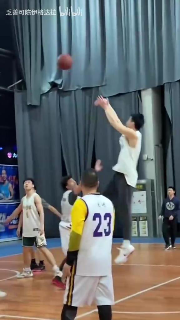 这身材看着太强壮了！崔永熙此前的野球集锦！打法太成熟了！