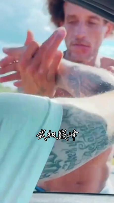 前骑士球员德隆蒂韦斯特～很难想像这是曾经在NBA飞天遁地的人啊