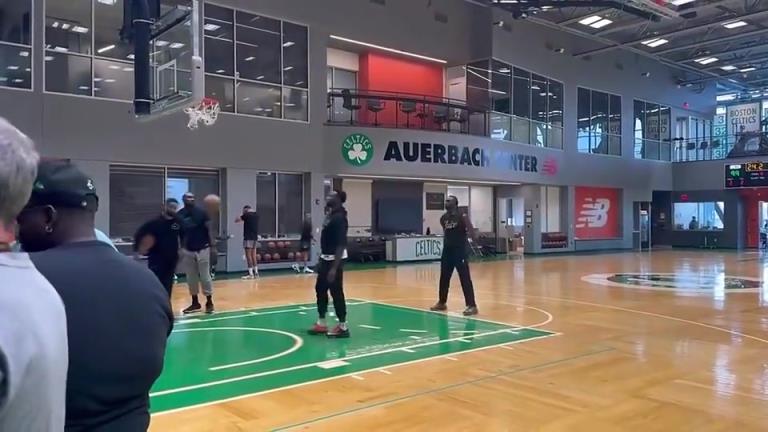 杰伦-布朗罚球抗干扰练习 原来还能这么玩！