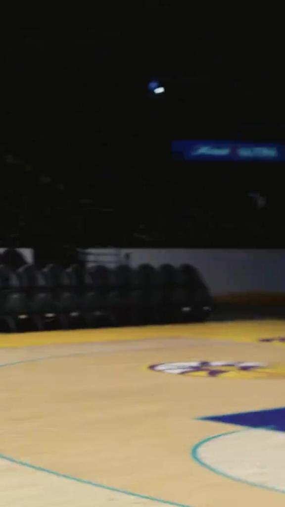 这大长腿真不得了！库里教妹卡梅伦-布林克超远中场3分飚中