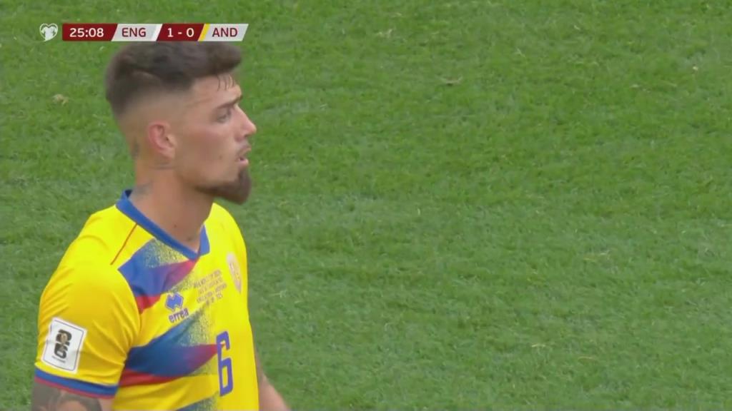 英格兰1-0领先！马杜埃凯传中，安道尔后卫头球解围自摆乌龙！