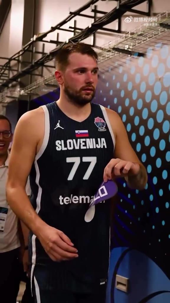 不容易啊！单核爆砍42分1助攻后，东契奇为斯洛文尼亚贴上国旗