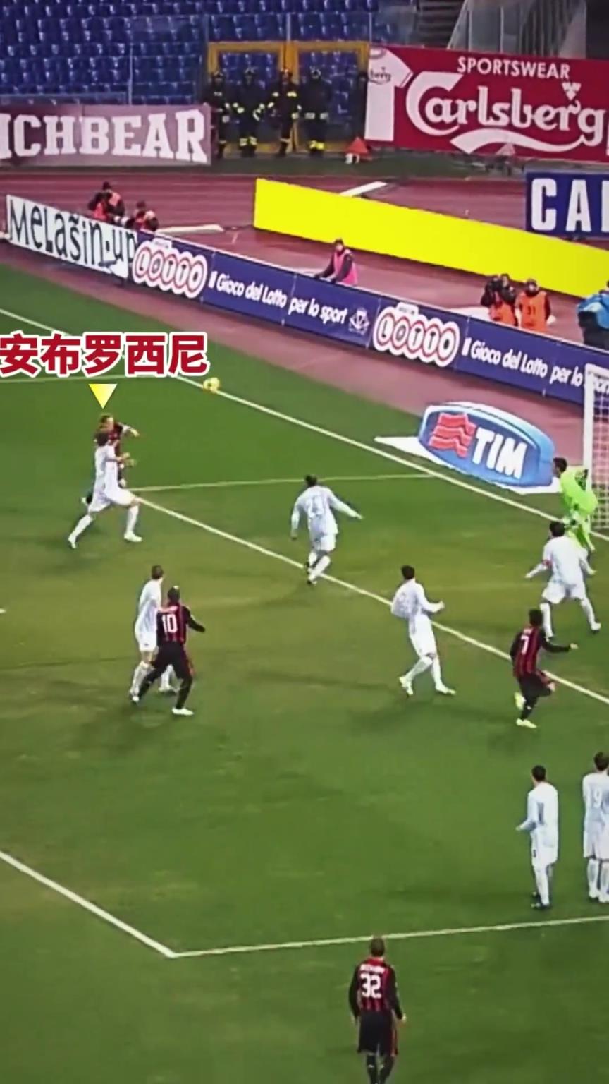 经典回忆！小贝传的漂亮，安布罗西尼机敏跑位将球打入球迷